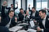 Fünf Männer in Anzügen jubeln und geben sich High Fives an einem Konferenztisch mit Laptops und Dokumenten.