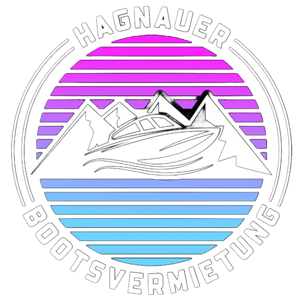 Logo der Hagnauer Bootsvermietung mit Motorboot vor Bergen und lila-blauem Retro-Sonnenuntergang.