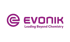 Evonik Logo: Magenta-farbenes "E" mit "EVONIK" und dem Slogan "Leading Beyond Chemistry".