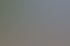 Eine Gruppe lächelnder Mitarbeiter in weißer Kleidung posiert vor einem modernen Firmengebäude mit Glasfront bei Sonnenschein.