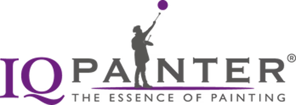 IQ PAINTER Logo mit einem Maler, der einen Pinsel hochhält, Text: "THE ESSENCE OF PAINTING".