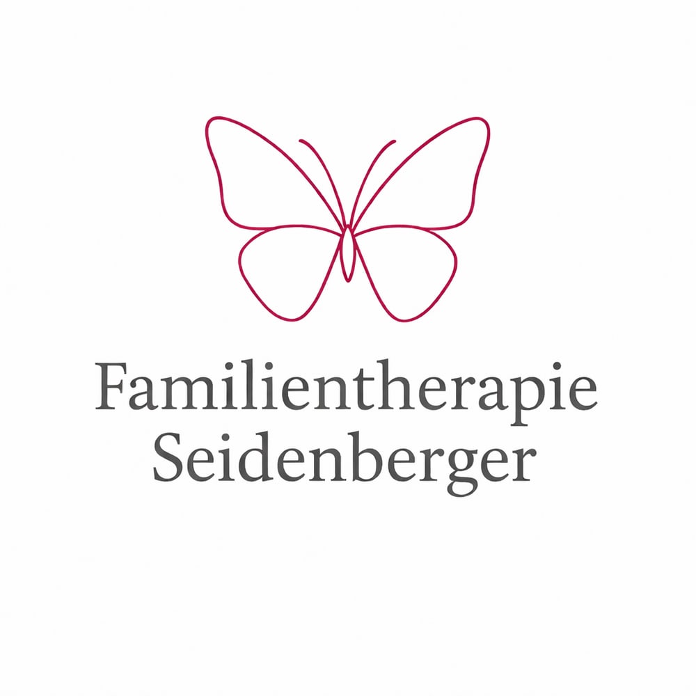 Logo: Roter Schmetterling über dem Text "Familientherapie Seidenberger".