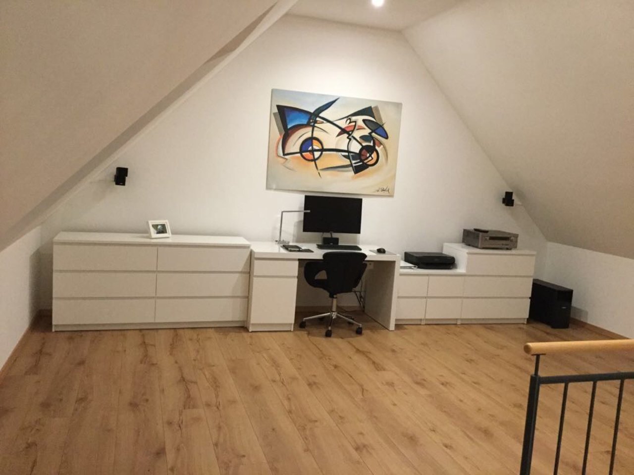 Fertig ausgebautes Dachgeschoss mit Parkett