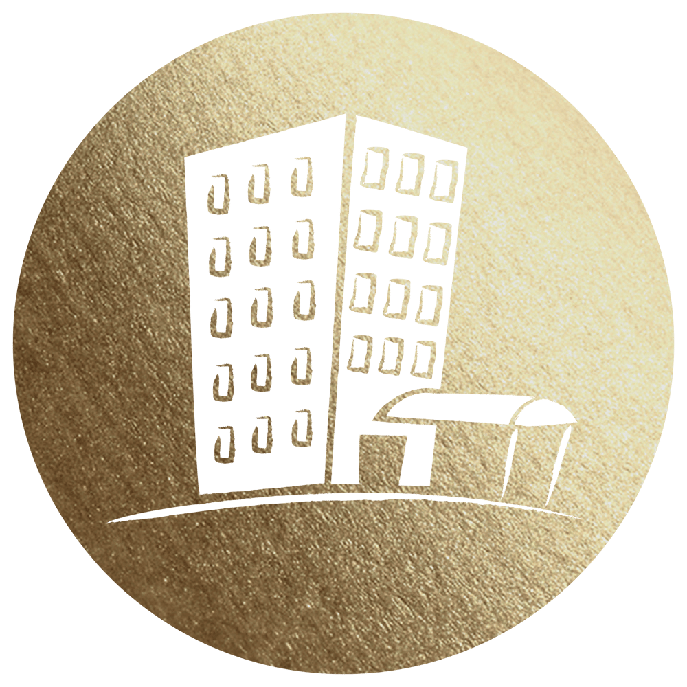 Logo: Goldener Kreis mit Gebäude und "DIE HOTELSPEZIALISTEN" in Weiß auf grünem Hintergrund.