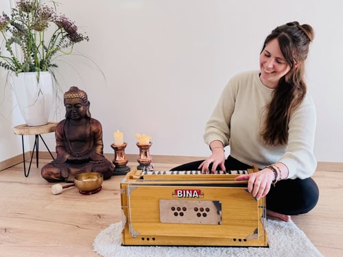 Harmonium und Klangschale