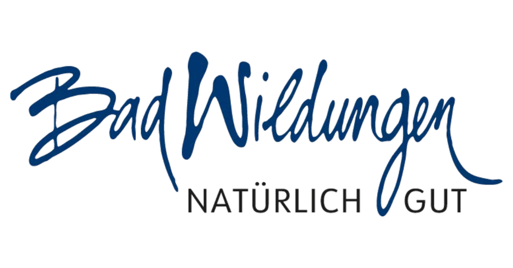 Logo von Lügde: Rote Skyline, blauer Hügel, Schriftzug "Lügde Staatlich anerkannter Erholungsort".