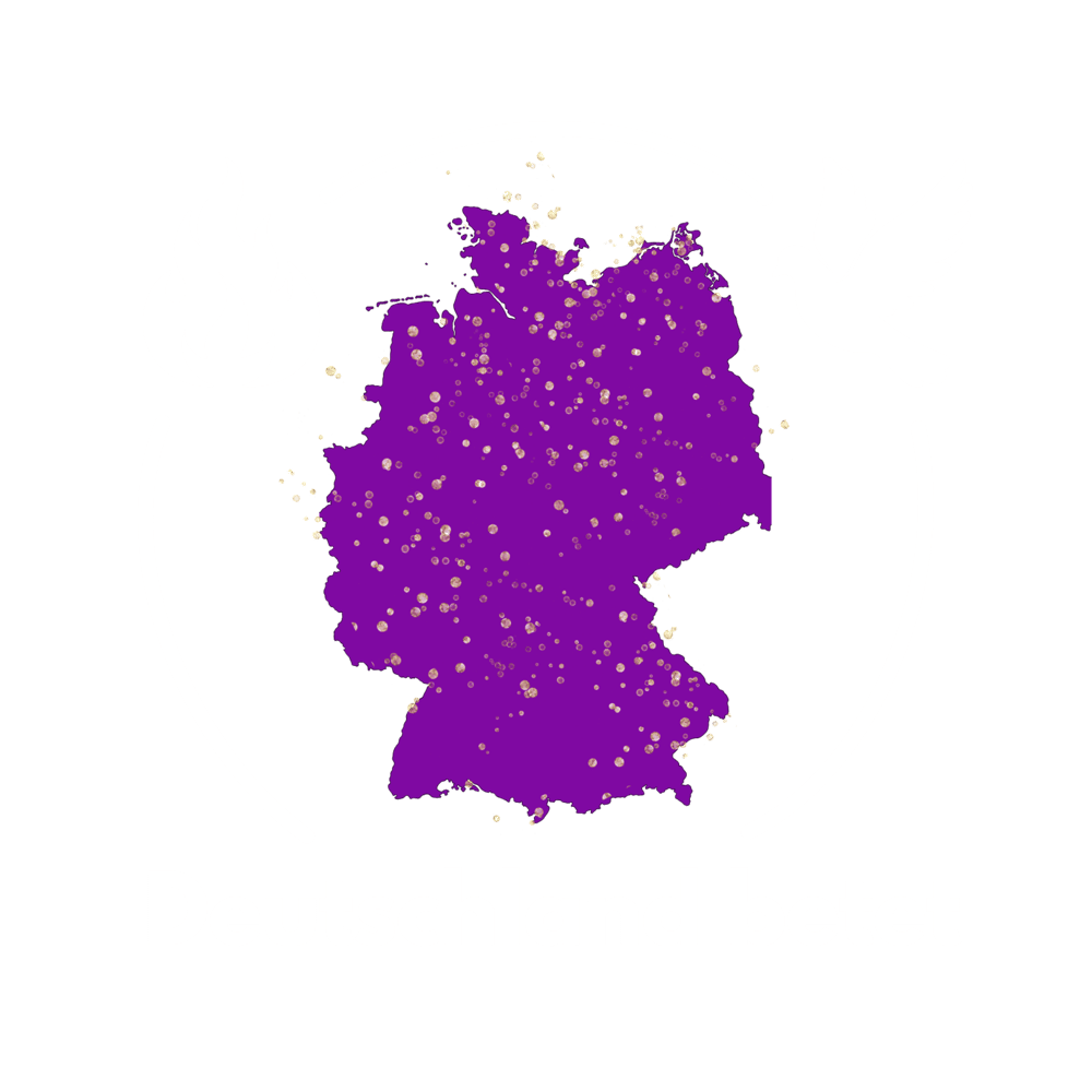 Karte von Deutschland in Lila mit goldenen Punkten, umgeben von einem Kreis, einer Flamme und einer Friedenstaube. "Deutschland betet".