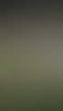 MENSCHENKICKER, WALLONENMESSE 2026. Eine Frau tritt einen Fußball auf einem Feld mit fünf Männern.