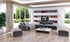 Modernes Wohnzimmer mit grauem Ecksofa, hellem Parkettboden, großem Regal und Glasfront mit Blick ins Grüne.