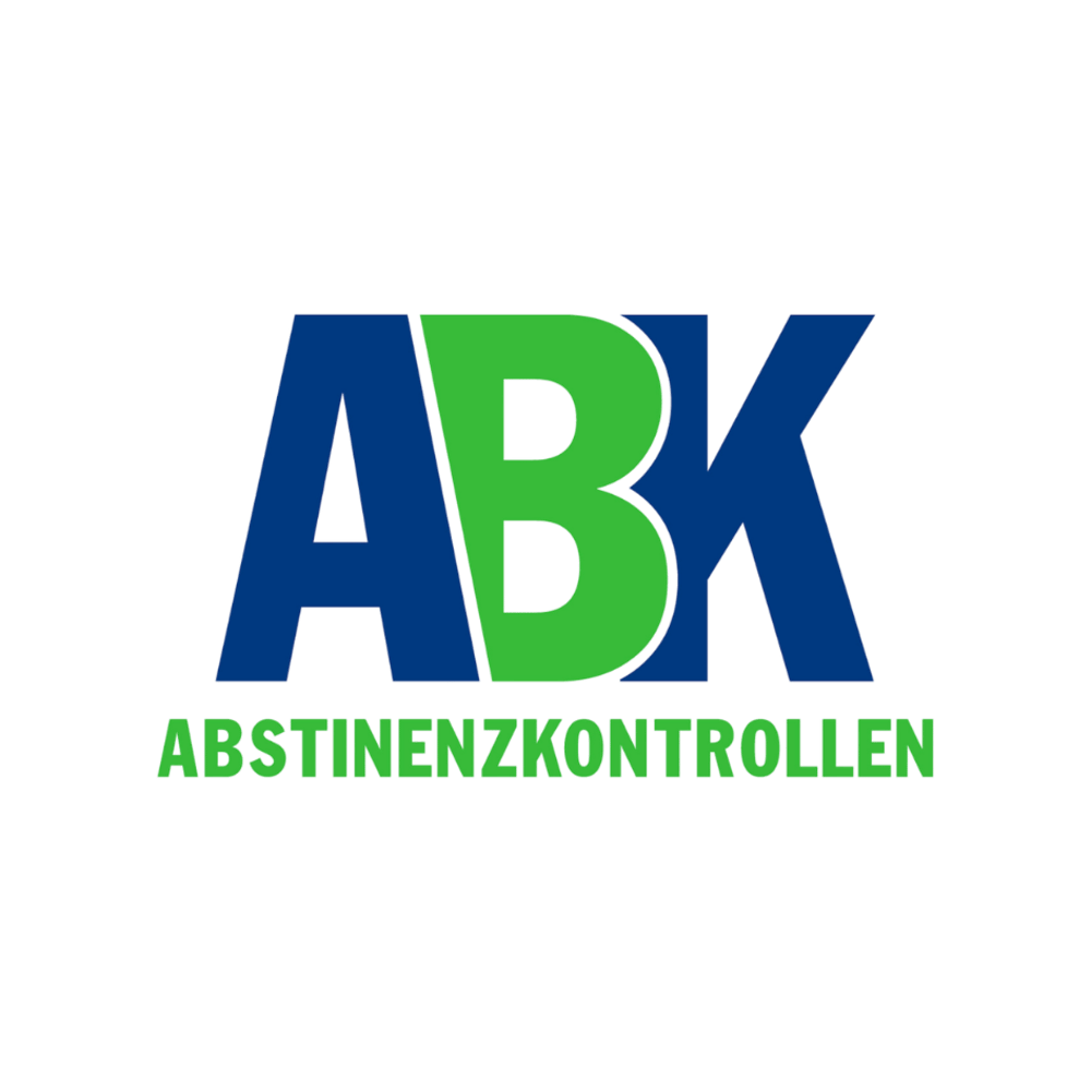 ABK Logo mit Schriftzug "ABK Abstinenzkontrollen" in Blau und Grün auf dunklem Hintergrund.