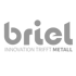 Graues Briol-Logo mit dem Slogan „INNOVATION TRIFFT METALL“ auf dunkelgrünem Hintergrund.