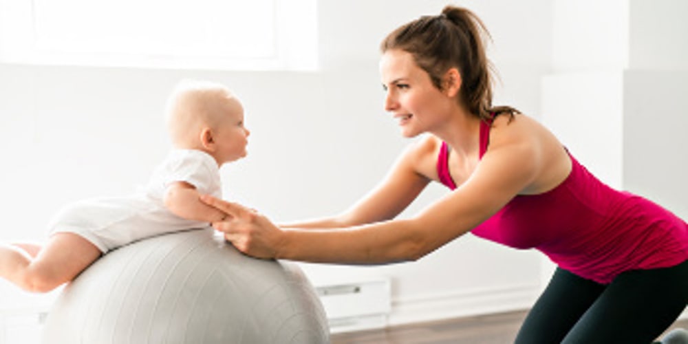 Bobath-Therapie bei Kindern zur Förderung motorischer Meilensteine