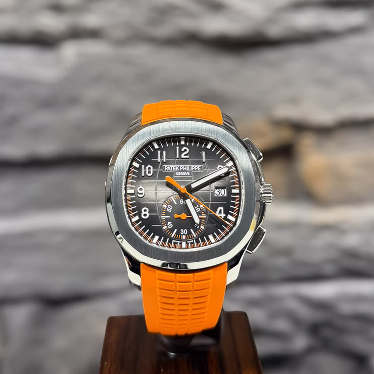 Patek Philippe Armbanduhr mit schwarzem Zifferblatt, orangefarbenen Akzenten und leuchtend orangefarbenem Armband.