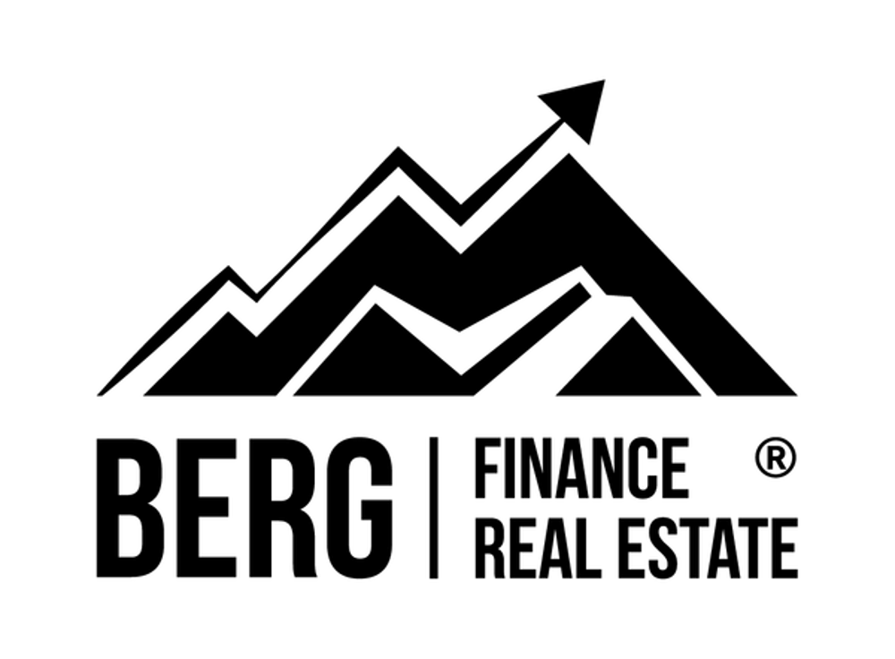 Logo: Schwarze Bergkontur mit Pfeil nach oben, darunter "BERG FINANCE REAL ESTATE" in Schwarz auf dunkelgrünem Hintergrund.