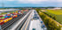 Eine Luftaufnahme der Baustelle und eines Gleitschalungsfertigers für ein neues Containerterminals in Kornwestheim