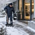 Geräumter Gehweg im Winter