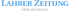 Blaues Textlogo "LAHRER ZEITUNG" über grauem Text "VERLAGSHAUS" auf dunkelgrünem Hintergrund.