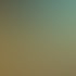 Inspirierender Trading-Arbeitsplatz mit einer Uhr, einer leuchtenden Checkliste und subtilen Finanzgrafiken, die Disziplin und Erfolg symbolisieren