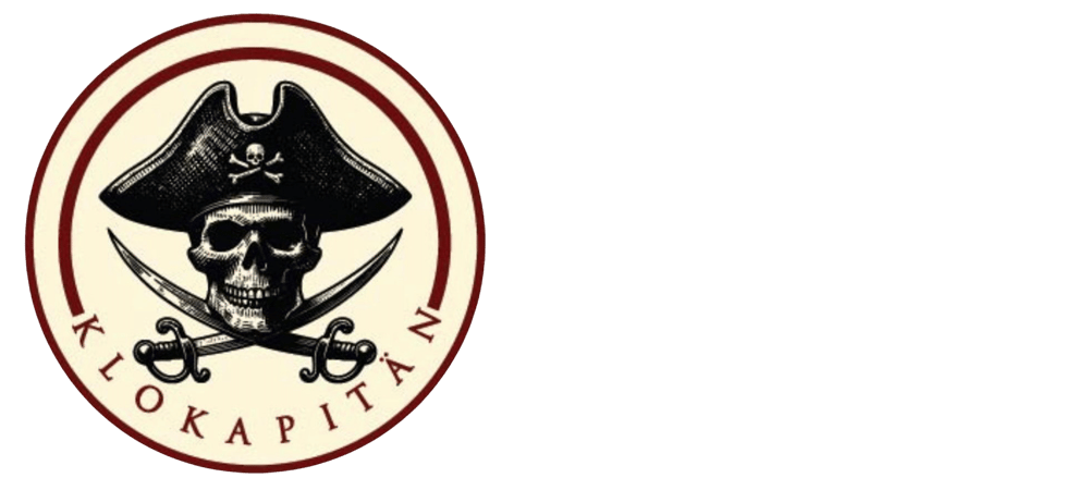 Logo mit Totenkopf, Piratenhut, gekreuzten Säbeln und Text "KLOKAPITÄN" in einem Kreis.
