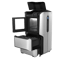 Ein silber-schwarzer 3D-Drucker mit geöffneter Tür und herausgezogener Schublade.