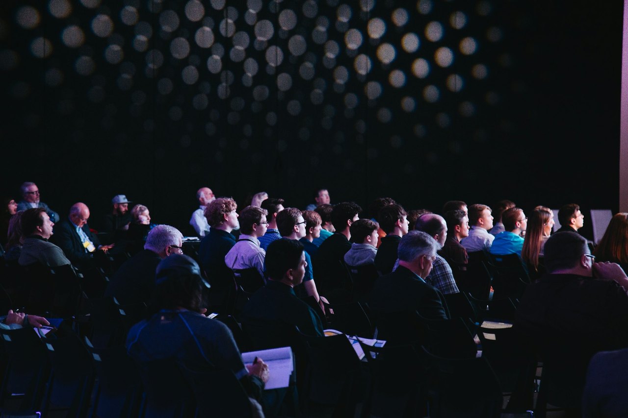 Hybride Konferenz mit Live-Stream