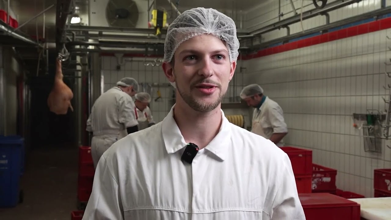 Lukas, Auszubildender zum Metzger bei der Metzgerei Böhmfelder