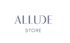ALLUDE STORE Logo auf dunkelgrünem Hintergrund.