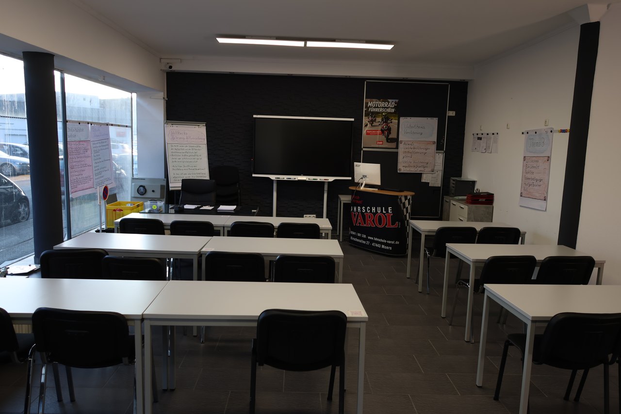 Schulungsraum der Fahrschule Varol Moers