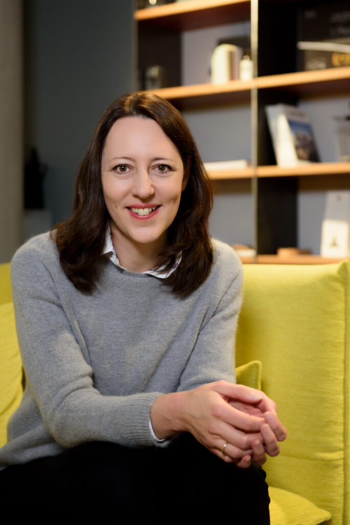 Dr. Julia Aulmann