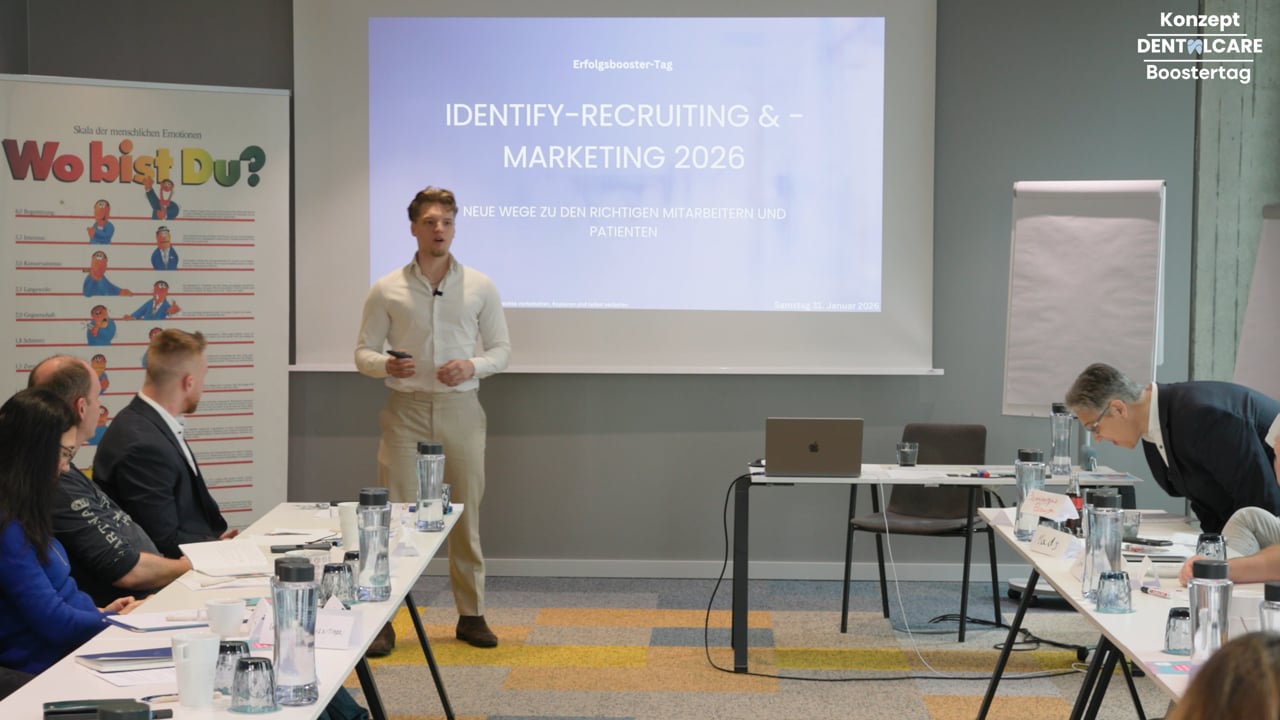 Mads Janssen beim Vortrag zur Identify-Recruiting-Methode