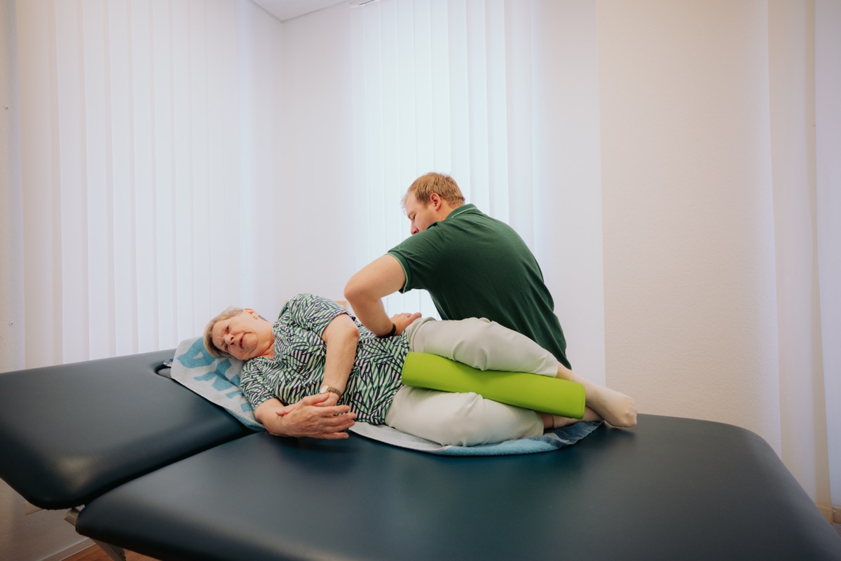 Physiotherapeutische Behandlung in der Praxis Teamwork