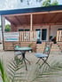 Gartenstuhl und Tisch vor dem Mobilheim Villa Prosecco