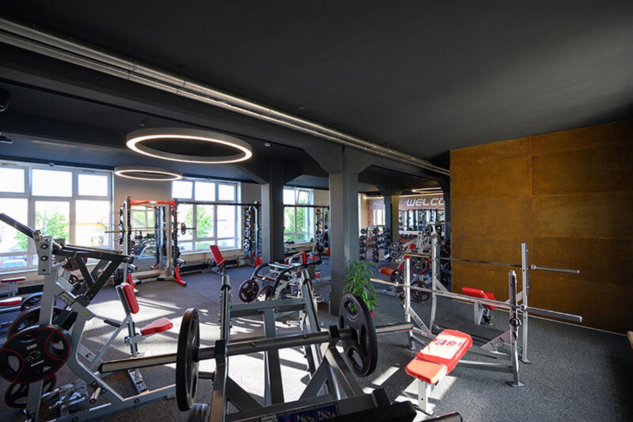 Trainingsgeräte und Hanteln in der Fitness Arena Meißen