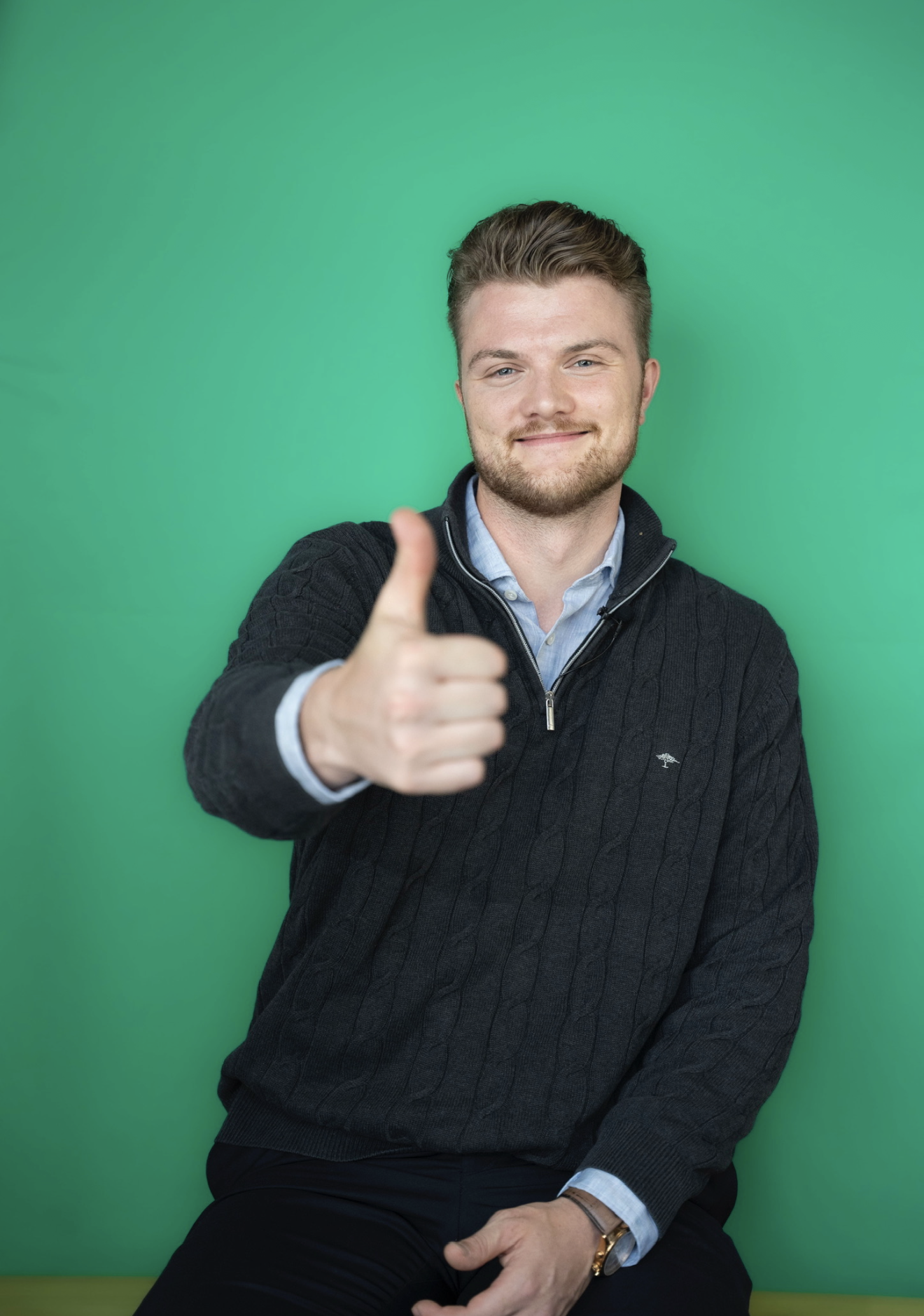 Marco Lackner zeigt Daumen hoch!