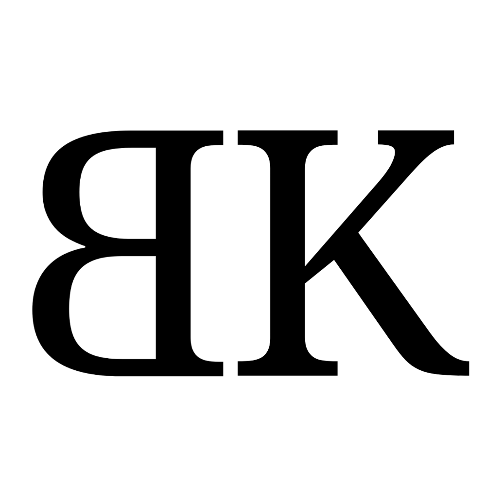 Logo mit vier weißen Vierteln, die ein Quadrat bilden, daneben der Text "Holistic Solutions".