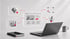 Schwebende 3D-Icons für Webdesign, Rakete und Diamant über einem Laptop auf einem Schreibtisch mit Notizbuch.