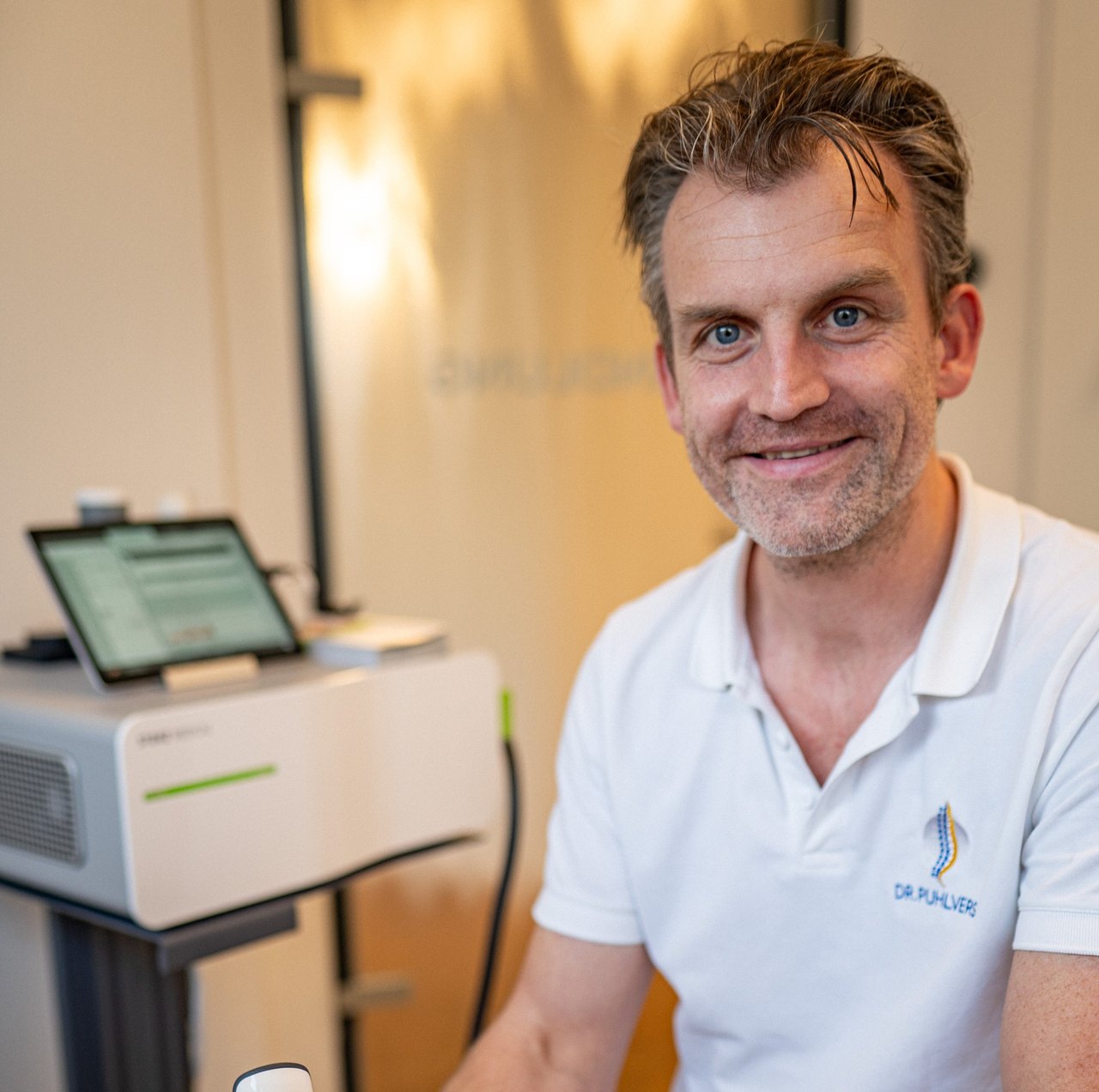 Dr. Stephan Puhlvers in der Praxis