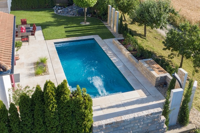 Fertiger Pool