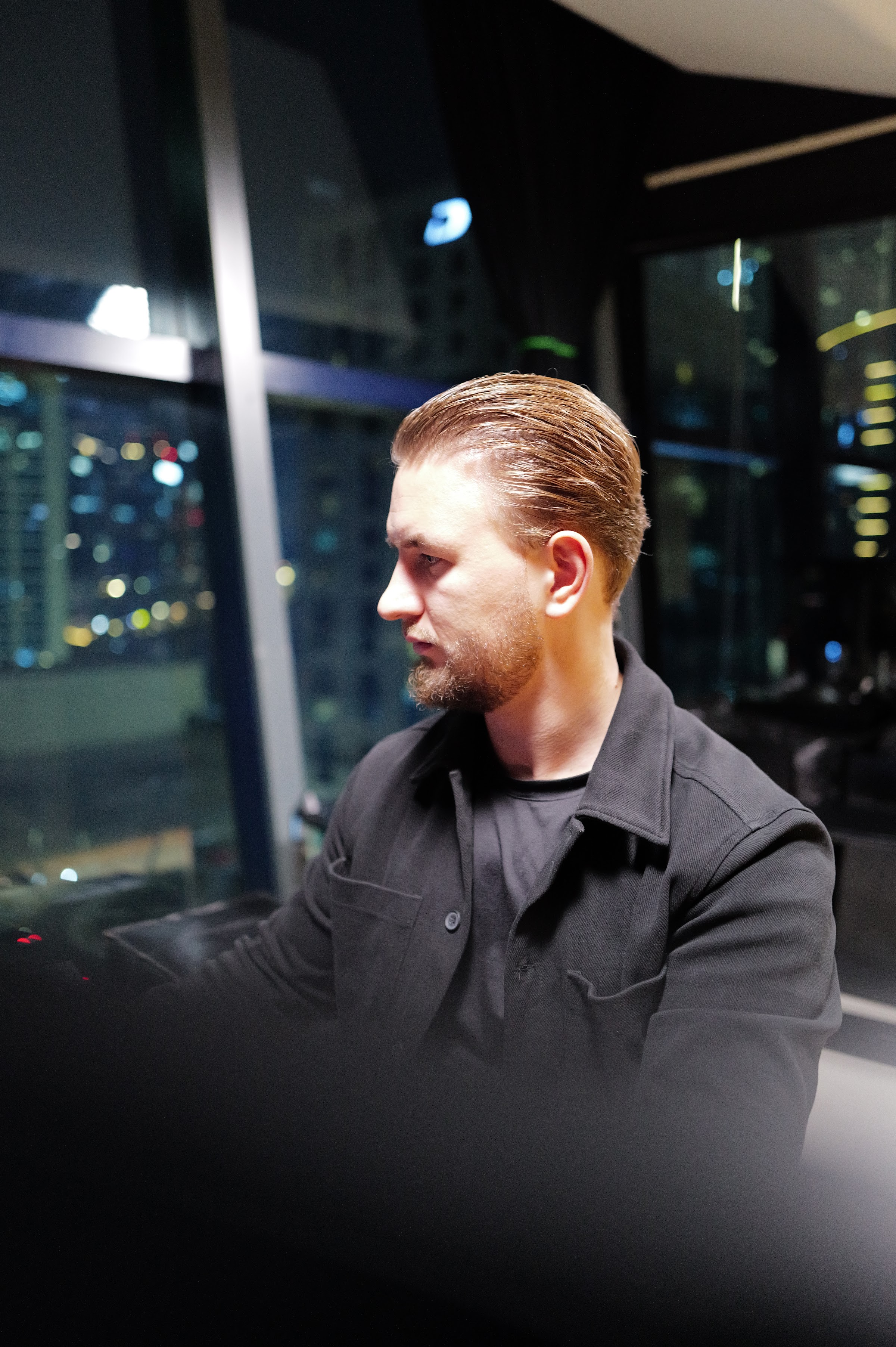 Lorenz im Studio — hier entstehen Signale, Livestreams & Morning Notes.