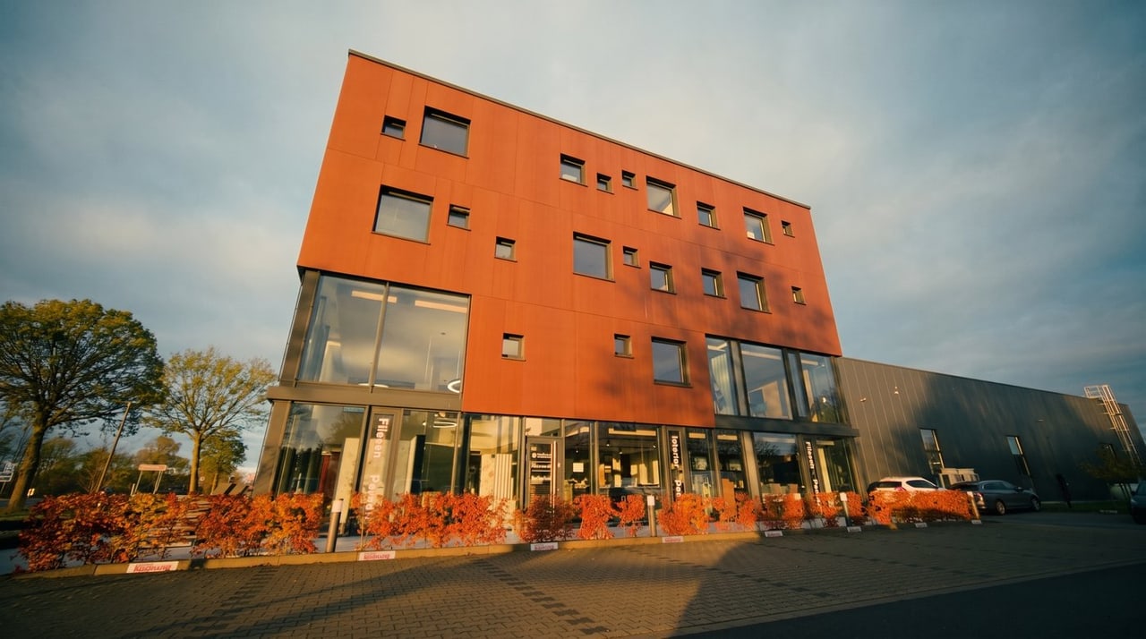Der rote Kubus 69 von Form & Stil in Bad Wünnenberg-Haaren