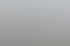 Ein Mann mit Brille und Anzug spricht vor Publikum; eine Präsentation mit "Künstliche" ist im Hintergrund zu sehen.