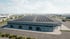 Gewerbehalle mit großer Photovoltaikanlage auf dem Flachdach