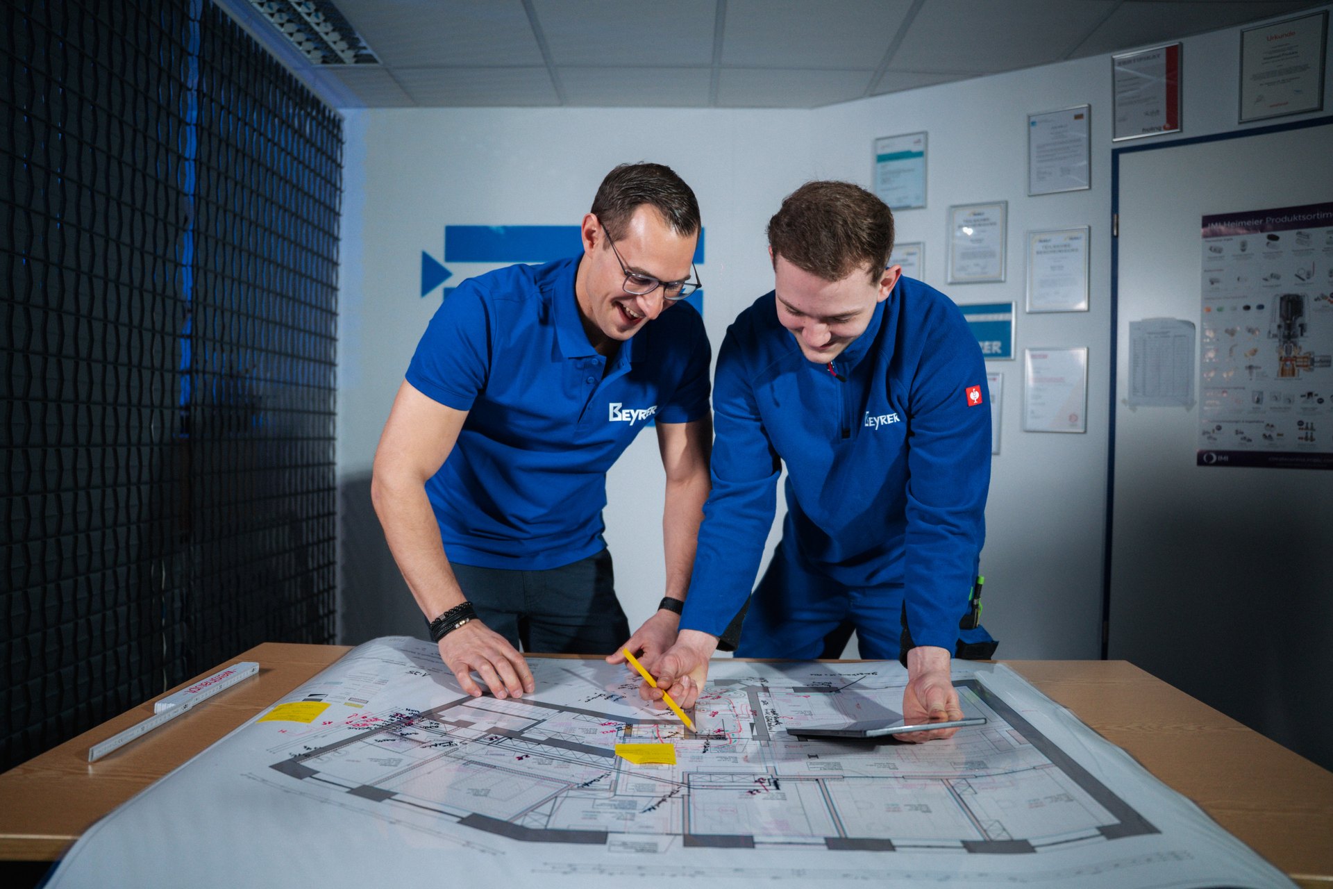 Beyrer-Mitarbeiter bei der Projektplanung