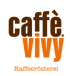 Braunes und oranges Logo auf grünem Hintergrund: "caffè vivy Kaffeerösterei".