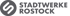 Graues Logo mit "S" und Text "STADTWERKE ROSTOCK" auf grünem Hintergrund.