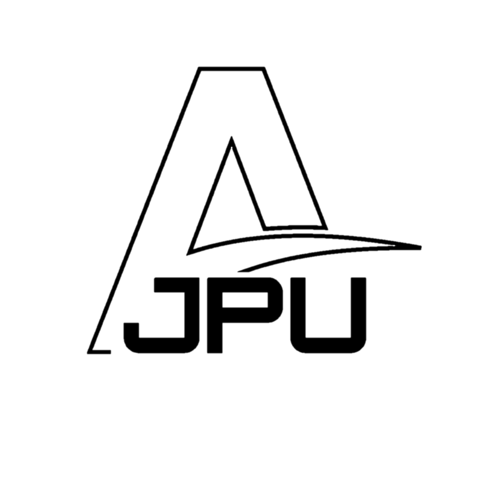 Schwarzes JPU-Logo auf dunkelgrünem Hintergrund, wobei JPU in Großbuchstaben unter einem stilisierten A steht.