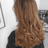Langes Haar mit natürlichen Wellen und Farbverlauf – Styling bei Exclusiv Cut Friseur Voerde