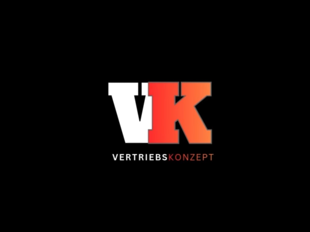 Logo "VK VERTRIEBSKONZEPT" in Weiß und Orange auf schwarzem Hintergrund.