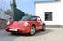 Roter alter Porsche Cabrio mit einem schwarze Verdeck im Hof der Automobile Just UG stehend.