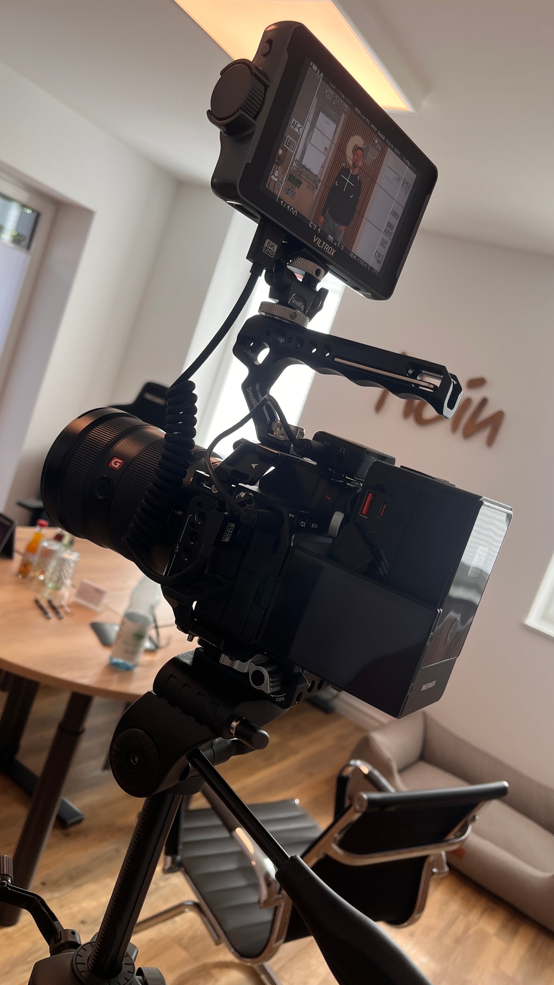 Kamera-Setup mit Monitor im KTN MEDIA Studio für Produktvideos in Leer, Ostfriesland
